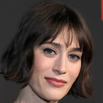 Lizzy Caplan partecipa alla première mondiale di Zero Day il 18 febbraio 2025 a New York City