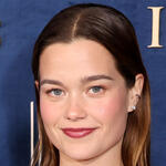 Sarah Catherine Hook alla première di Cruel Intentions sul red carpet di Los Angeles presso l'Ebell Club di Los Angeles il 19 novembre 2024 a Los Angeles, California