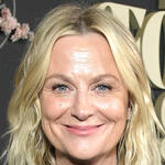Amy Poehler partecipa alla première di The Four Seasons di Netflix a Los Angeles il 24 aprile 2025 a Los Angeles, California