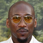 Mahershala Ali partecipa alla première di Jurassic World: La rinascita il 23 giugno 2025 a New York City