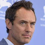 L'attore Jude Law al photocall del film Le mage du Kremlin di Olivier Assayas alla 82a Mostra del Cinema di Venezia, domenica 31 agosto 2025