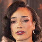 Cassie Clare alla première mondiale della quarta stagione di 'The Witcher' di Netflix al Curzon Mayfair il 23 ottobre 2025 a Londra, Inghilterra