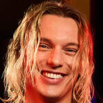 Jamie Campbell Bower alla World Premiere di Stranger Things - Stagione 5 al TCL Chinese 6 Theatres il 6 Novembre 2025 in Hollywood, California