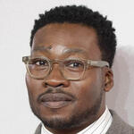 Fisayo Akinade partecipa alla première mondiale di 'Goodbye June' di Netflix al Curzon Mayfair il 3 dicembre 2025 a Londra, Inghilterra