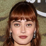 Ella Purnell partecipa alla première della seconda stagione di Fallout sul red carpet all'Academy Museum of Motion Pictures l'8 dicembre 2025 a Los Angeles, California