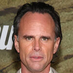 Walton Goggins partecipa alla première della seconda stagione di Fallout sul red carpet all'Academy Museum of Motion Pictures l'8 dicembre 2025 a Los Angeles, California