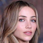 Emily Rudd partecipa alla proiezione per i fan della seconda stagione di One Piece di Netflix a Los Angeles presso l'United Artists Theatre il 26 febbraio 2026 a Los Angeles, California