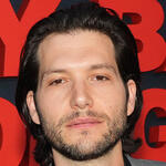 Jeff Wilbusch partecipa alla première di 'Something Very Bad Is Going To Happen' di Netflix presso l'Egyptian Theatre di Hollywood il 19 marzo 2026 a Los Angeles, California