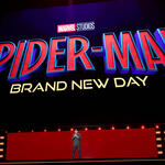 Kevin Feige, Presidente dei Marvel Studios, per Spider-Man: Brand New Day sul palco del Disney Entertainment Showcase al D23: The Ultimate Disney Fan Event il 14 agosto 2026 ad Anaheim, California