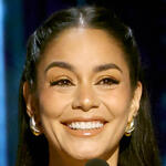 Vanessa Hudgens sul palco del Disney Entertainment Showcase al D23: Legends il 16 agosto 2026 ad Anaheim, California