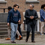 Peter Parker (Tom Holland, sx) parla con il suo professore Bruce Banner (Mark Ruffalo) in Spider-Man: Brand New Day