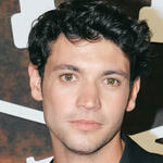 Kyle Clark sul red carpet di Crew Girl