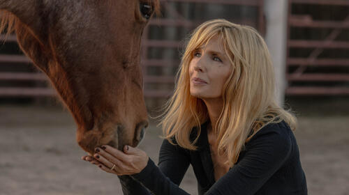 Kelly Reilly come Beth Dutton in Dutton Ranch 1x09