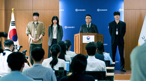 (S-D) Pyo Ji-Hoon come Bong Geun-dae, Jin Ki-Joo come Im Han-rim, Lee Sung-Min come Choi Gang-seok, Kim Moo-Yul come Na Hwa-jin in Lezioni Vere 1x10