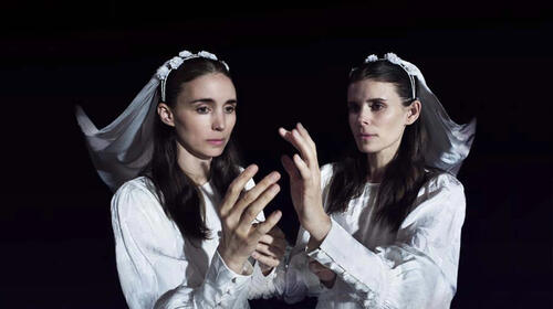 Kate e Rooney Mara in Bucking Fastard di Werner Herzog