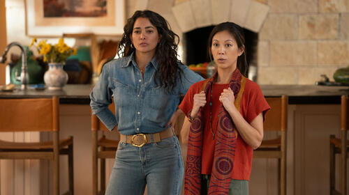Natalie Martinez e Brittany Ishibashi in Brothers 1x03