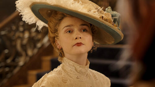 Jessica Barden come Nance O'Neil in Monster: La storia di Lizzie Borden 1x02