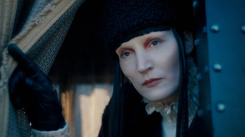 Vicky Krieps come Elizabetta Bathory in Monster: La storia di Lizzie Borden 1x04