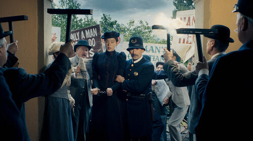 Ella Beatty come Lizzie Borden in Monster: La storia di Lizzie Borden 1x06