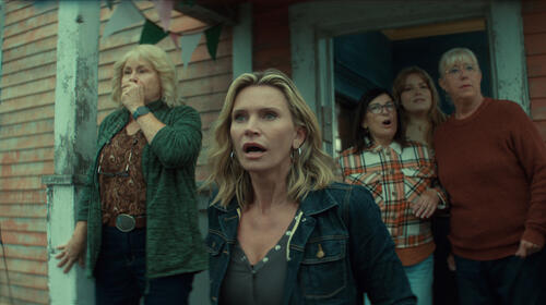 (S-D) Mary Walsh come Linda e Natasha Henstridge come Jan Hickey in Below 1x04