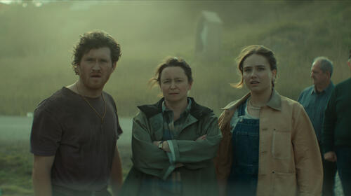 (S-D) Rohan Campbell come Jay Penney, Willow Kean come Ruth, e Ruby Stokes come Mary in Below 1x05
